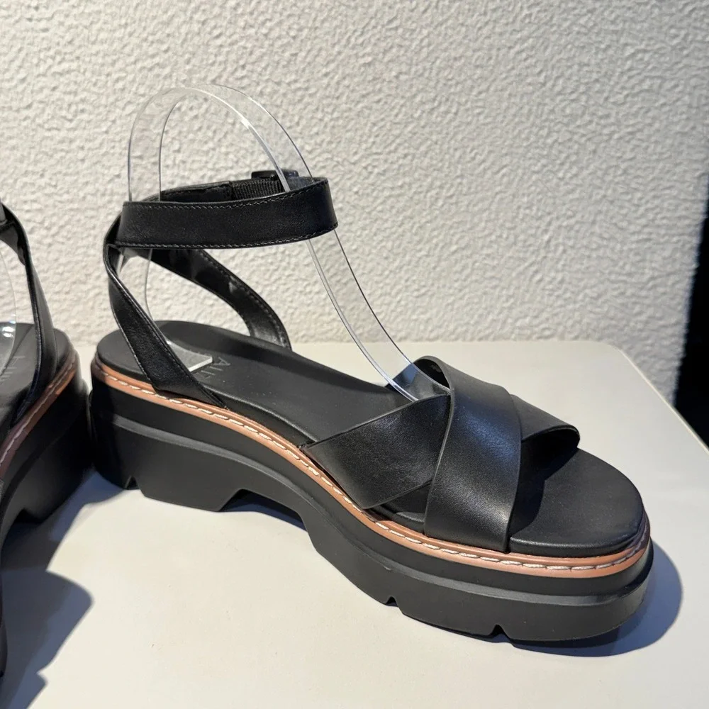 Naturalizer Darry Sandal Women 8M Black Leather Platform Lug Sole Ankle Strap